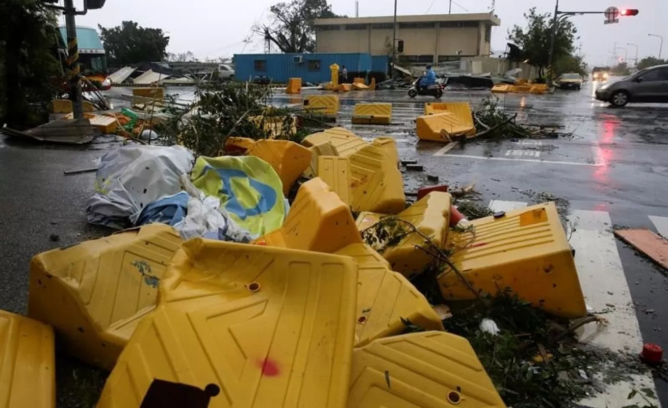 Supertifón Meranti deja destrucción a su paso por Kaohsiung