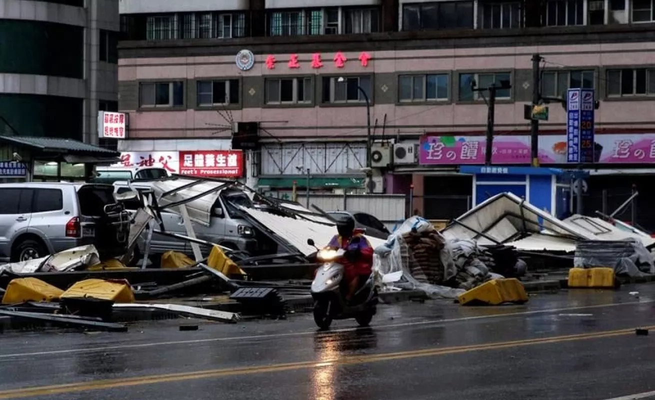 Supertifón Meranti deja destrucción a su paso por Kaohsiung