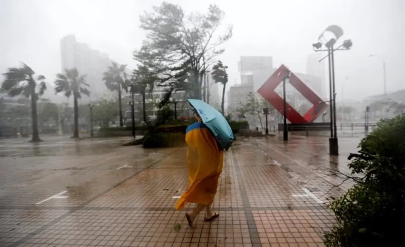 Supertifón Meranti deja destrucción a su paso por Kaohsiung