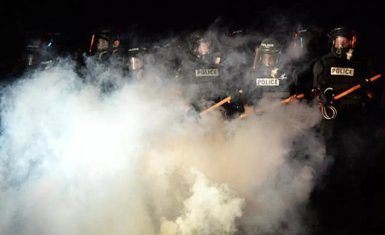 Manifestantes enfrentan a policía tras balacera en Charlotte 