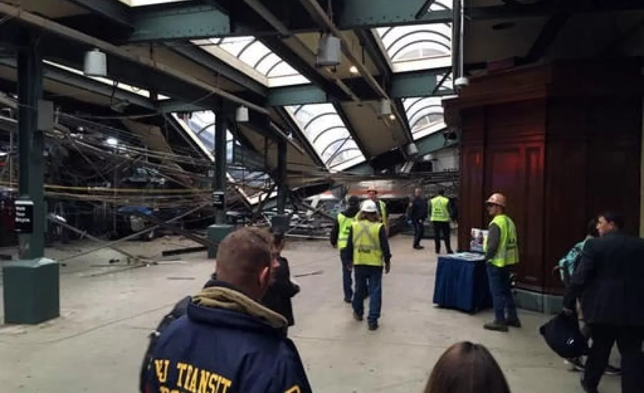 Tren se descarrila en Hoboken
