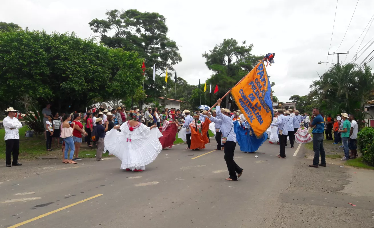 Desfile de los mil sombreros