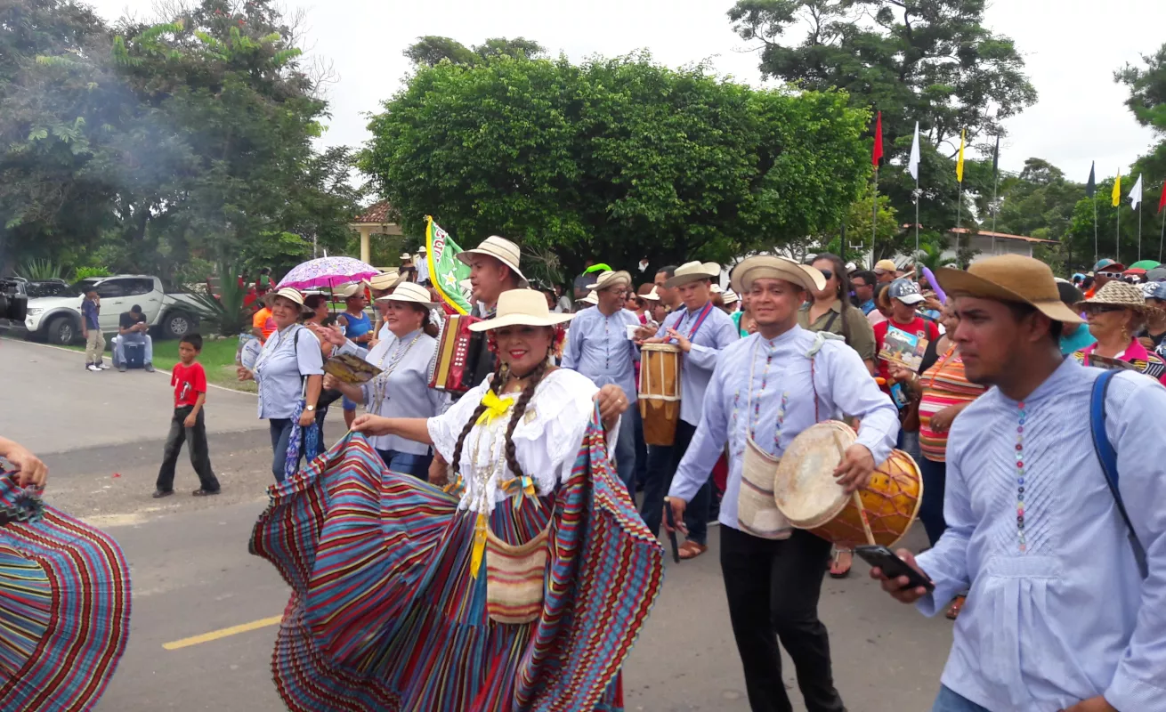 Desfile de los mil sombreros