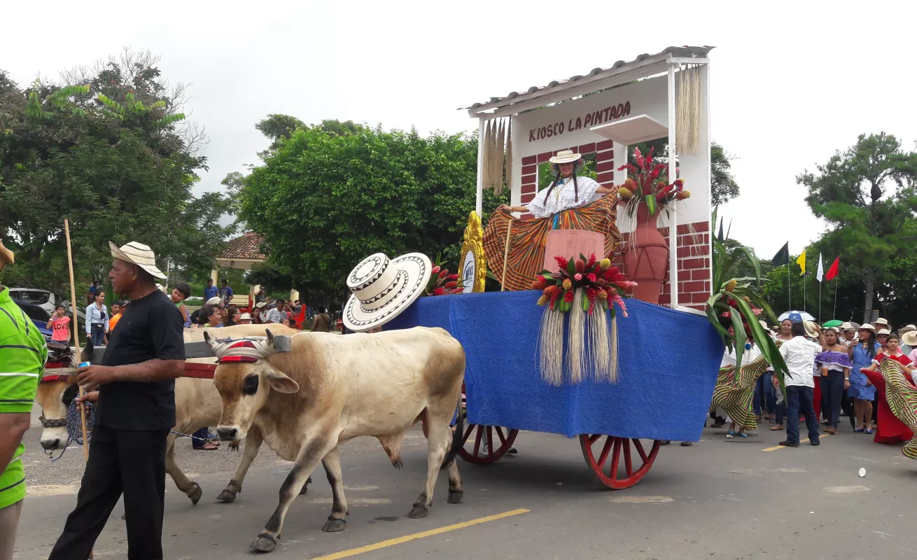 Desfile de los mil sombreros