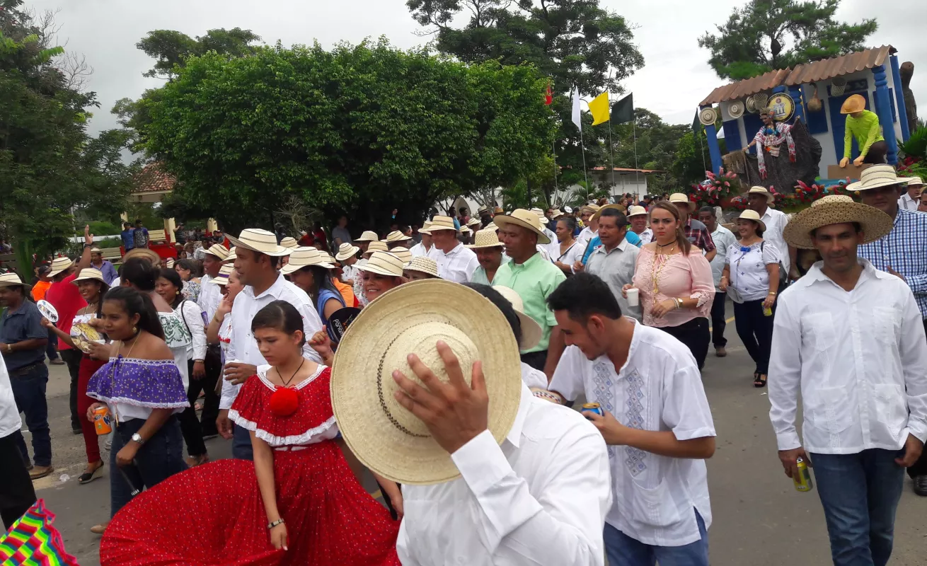Desfile de los mil sombreros