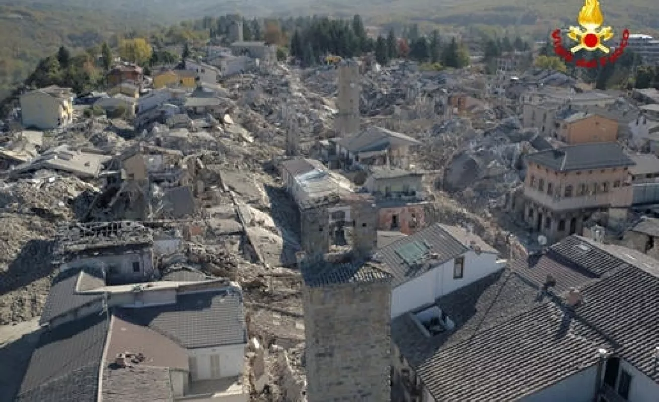 Sismo en Italia arrasa con todo a su paso