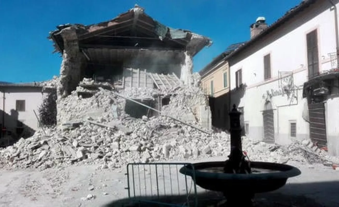 Sismo en Italia arrasa con todo a su paso