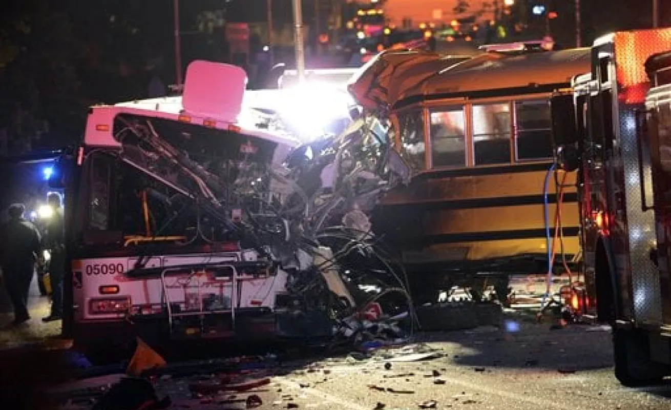 Colisión de buses en Baltimore deja unos 6 muertos 
