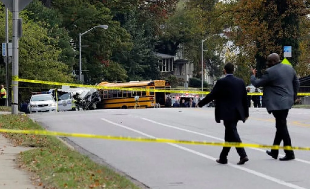 Colisión de buses en Baltimore deja unos 6 muertos 