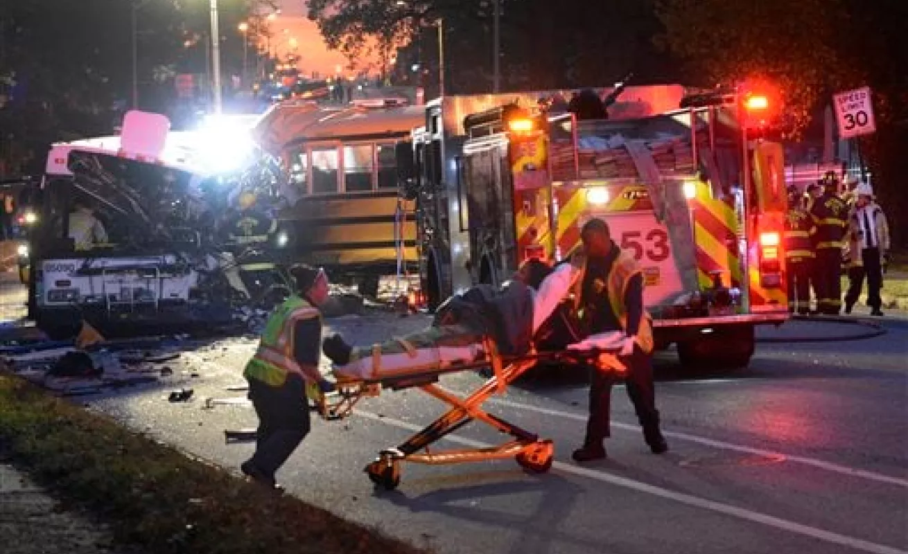 Colisión de buses en Baltimore deja unos 6 muertos 