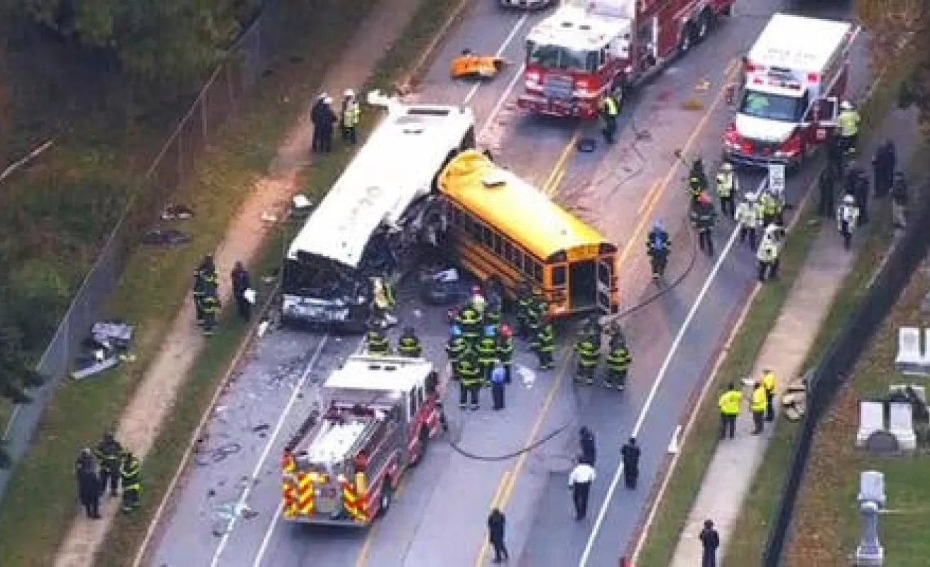 Colisión de buses en Baltimore deja unos 6 muertos 