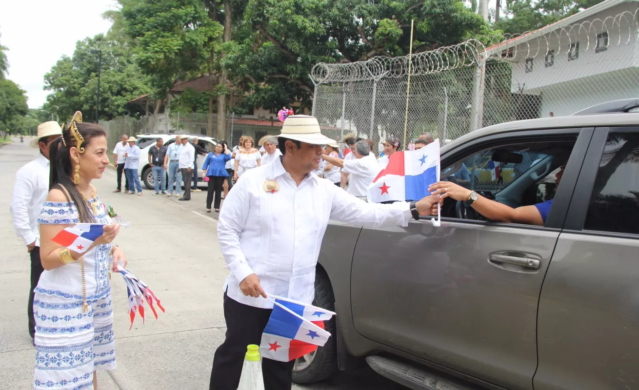Instituciones públicas dan inicio a festividades Patrias