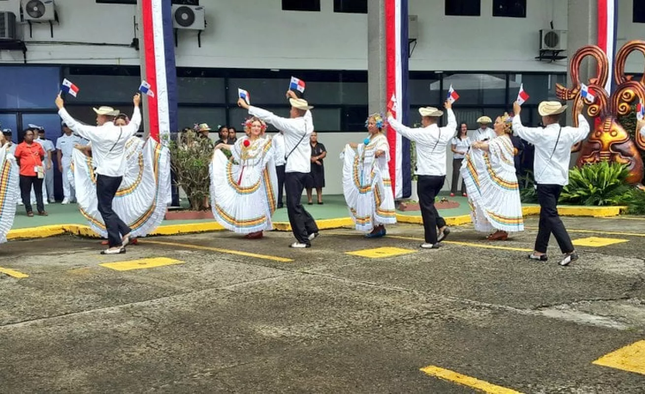 Instituciones públicas dan inicio a festividades Patrias