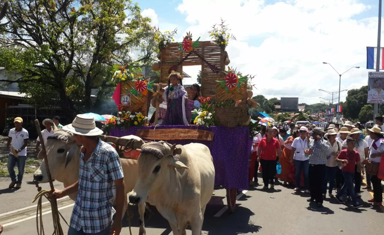 Desfile de la pollera en Soná
