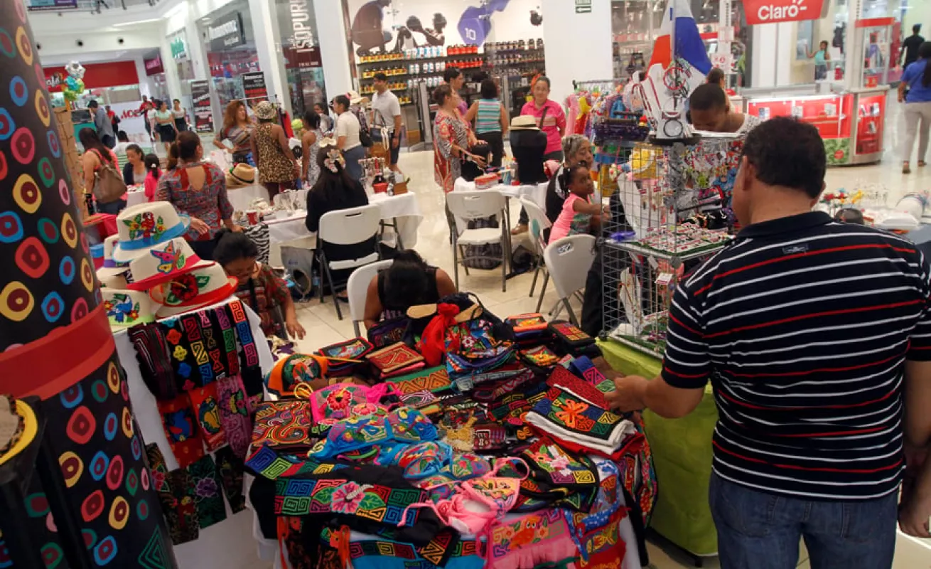 Primera feria artesanal-folclórica