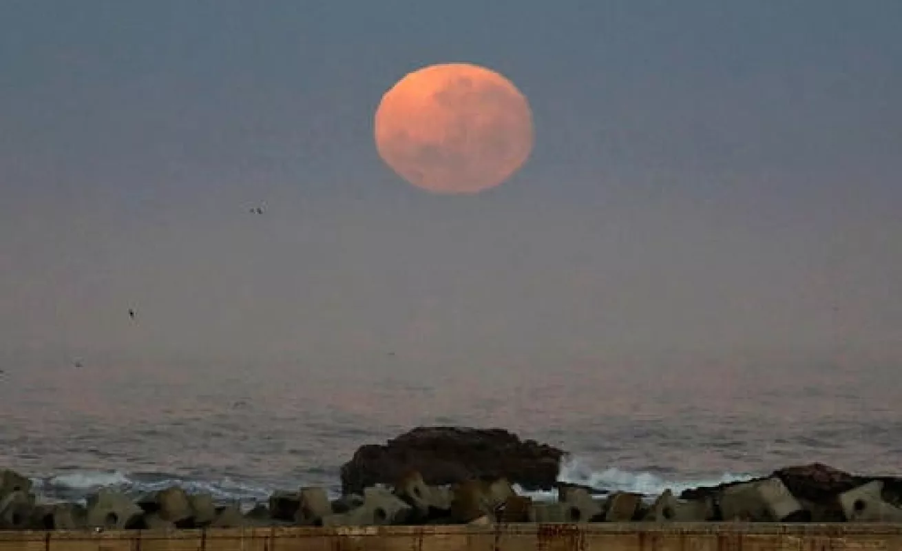 Así se ha visto la Súper Luna en distintas partes del mundo 
