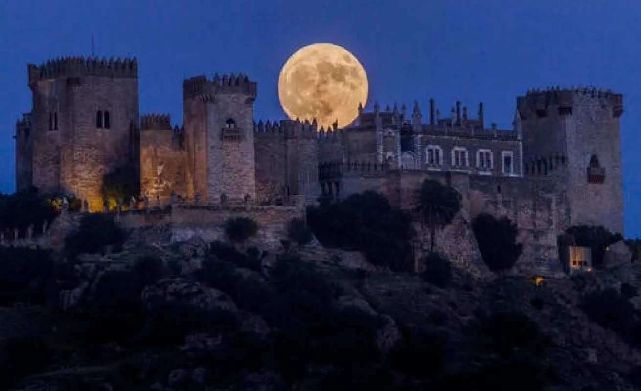 Así se ha visto la Súper Luna en distintas partes del mundo 