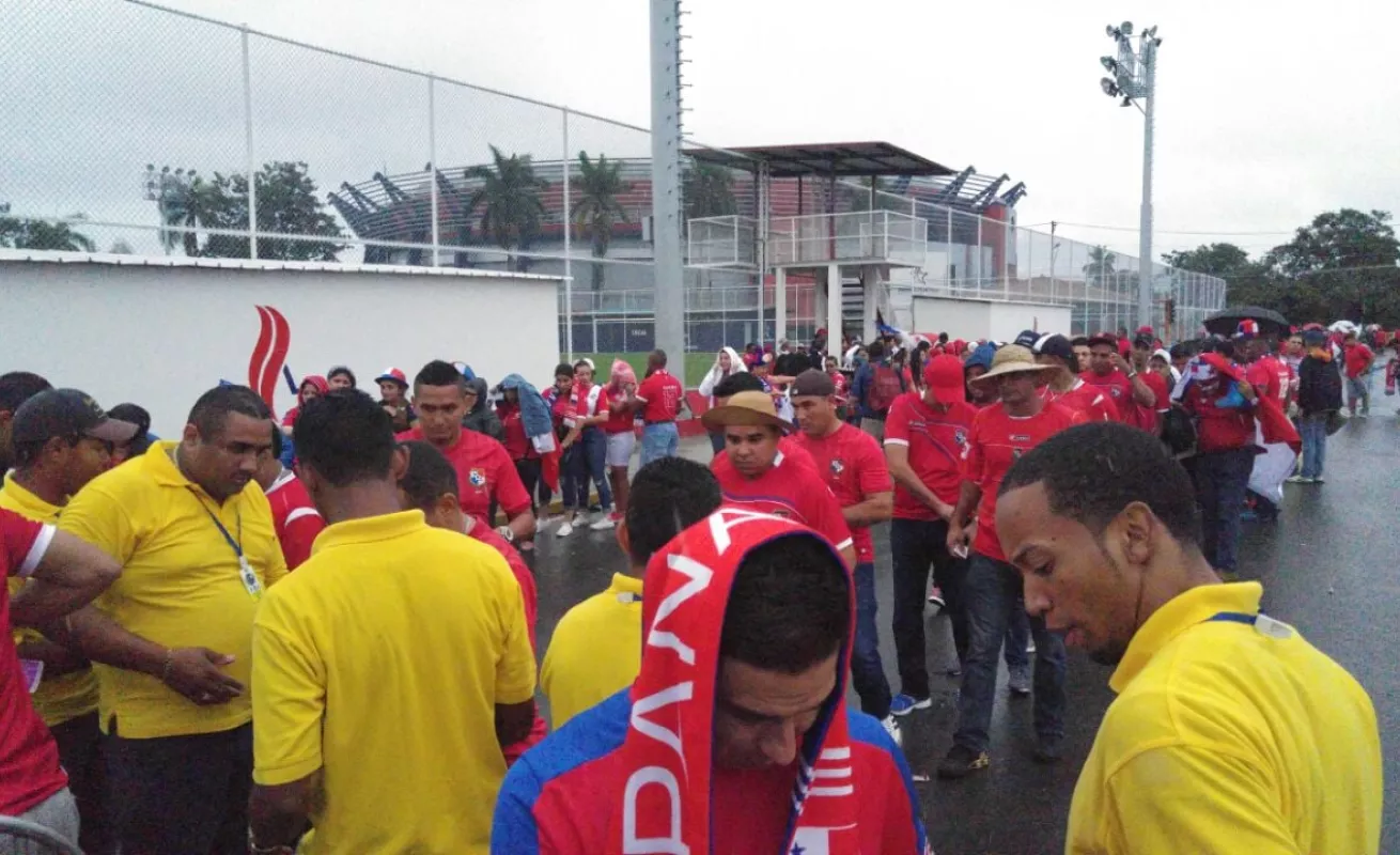 Fieles rumbo al Rommel para el Panamá vs. México