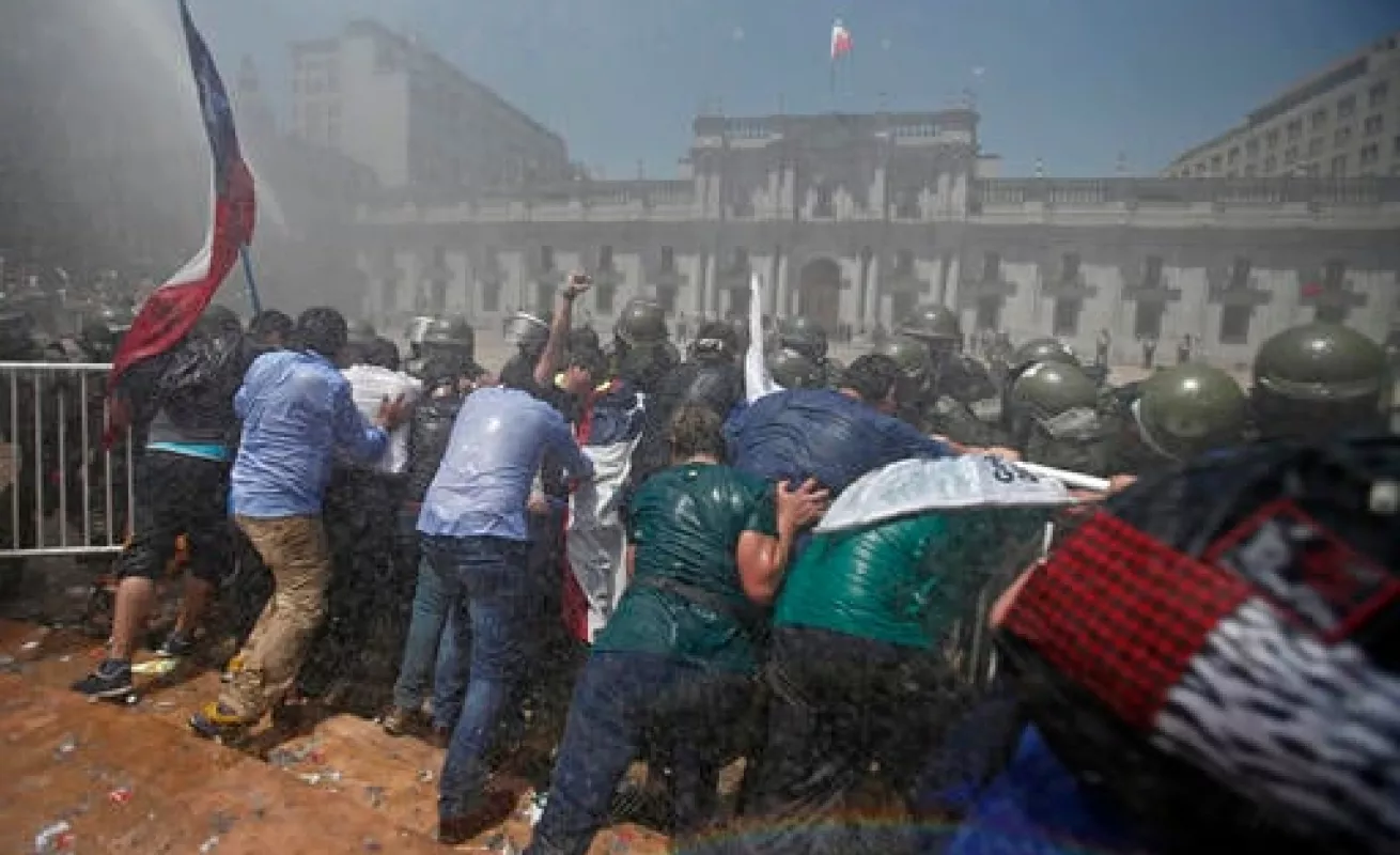 Chilenos pelean por un aumento salarial justo