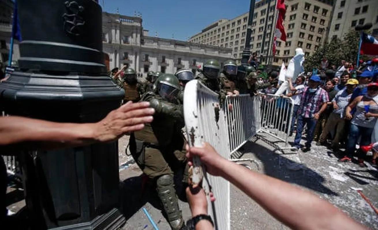 Chilenos pelean por un aumento salarial justo