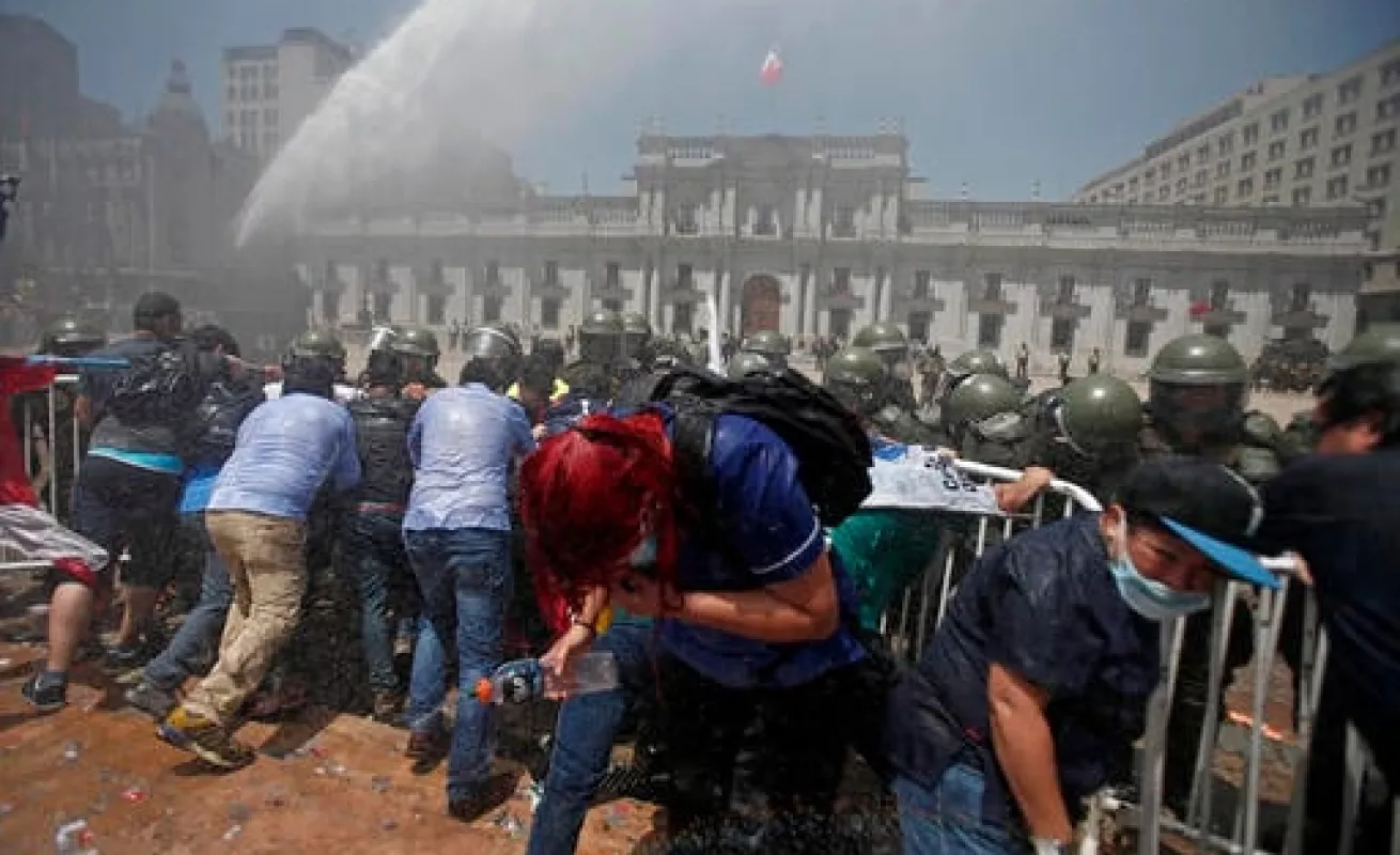 Chilenos pelean por un aumento salarial justo