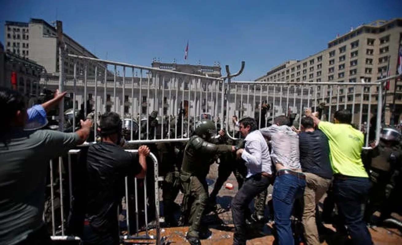 Chilenos pelean por un aumento salarial justo