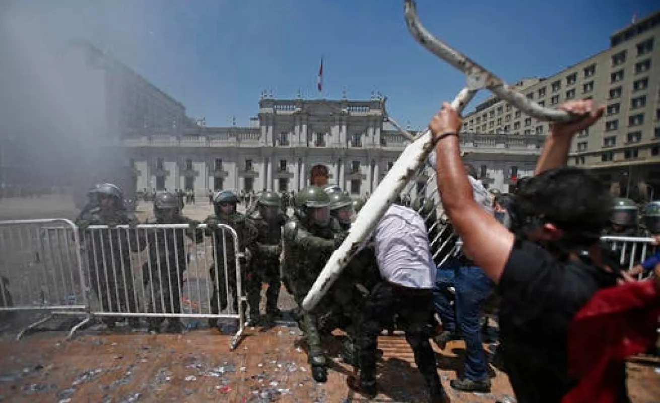 Chilenos pelean por un aumento salarial justo