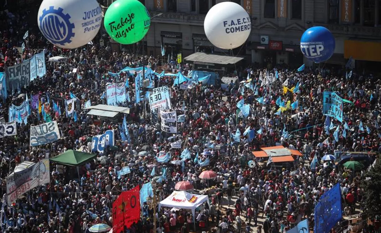 Argentinos cuestionan la "emergencia social" reclamada por los sindicatos