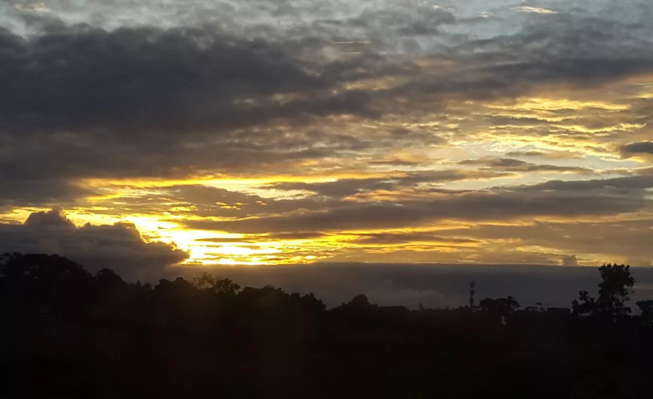 Amanecer desde Panamá Este