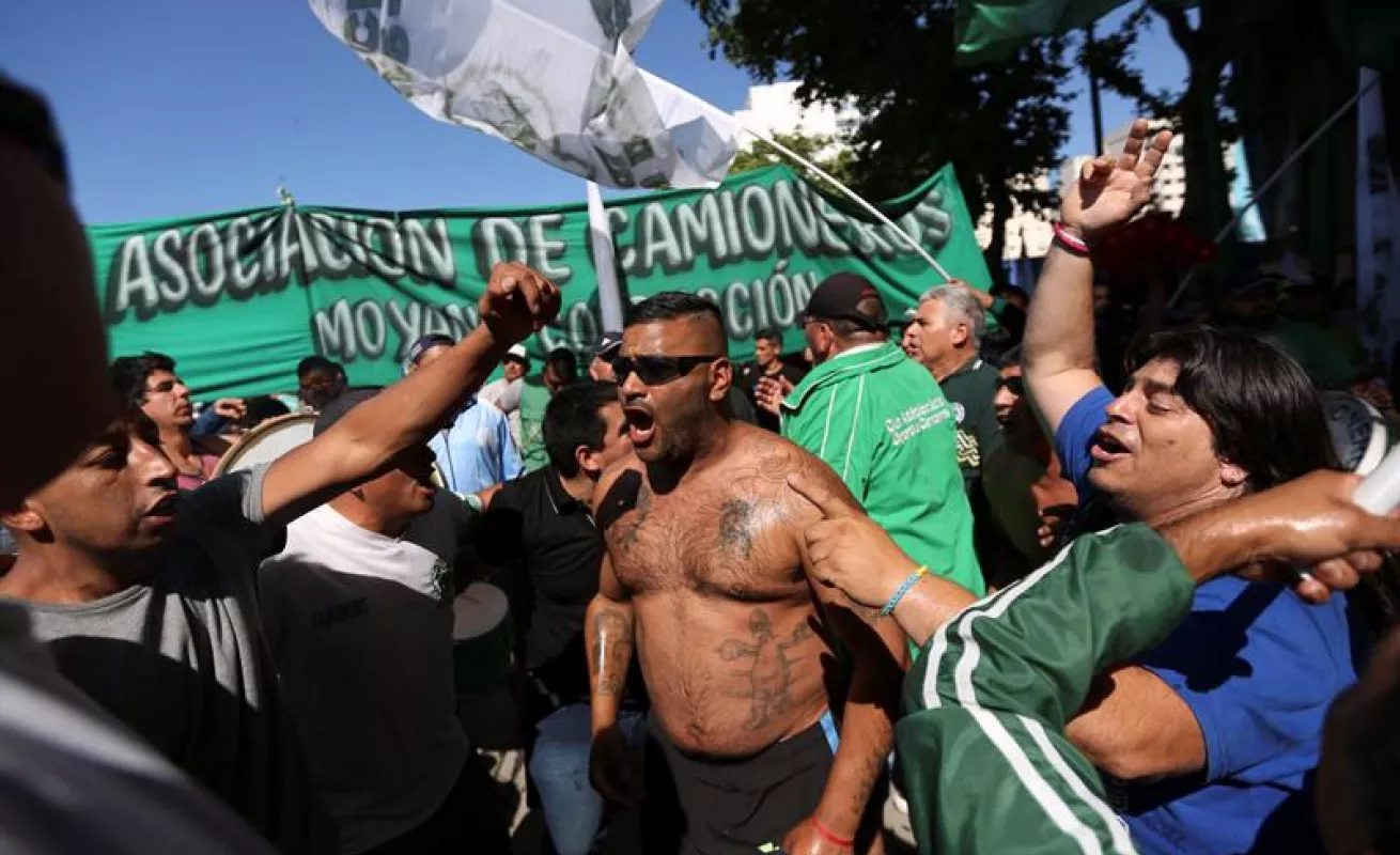 Argentinos cuestionan la "emergencia social" reclamada por los sindicatos