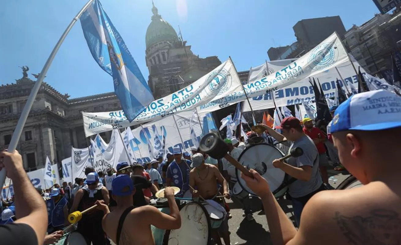 Argentinos cuestionan la "emergencia social" reclamada por los sindicatos