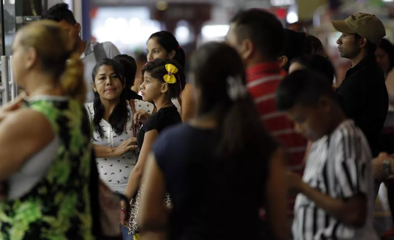 Otto, lunes festivo y el sueldo debilitan el Black Friday