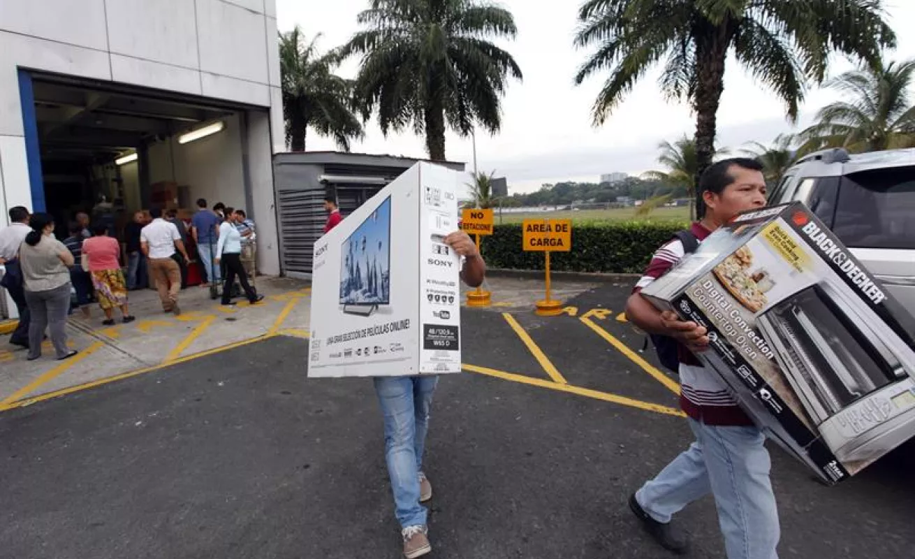 Otto, lunes festivo y el sueldo debilitan el Black Friday