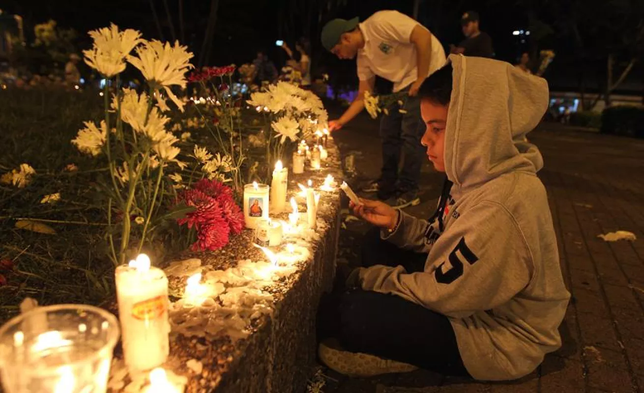 Emotivas imágenes del homenaje al equipo de fútbol Chapecoense en Medellín