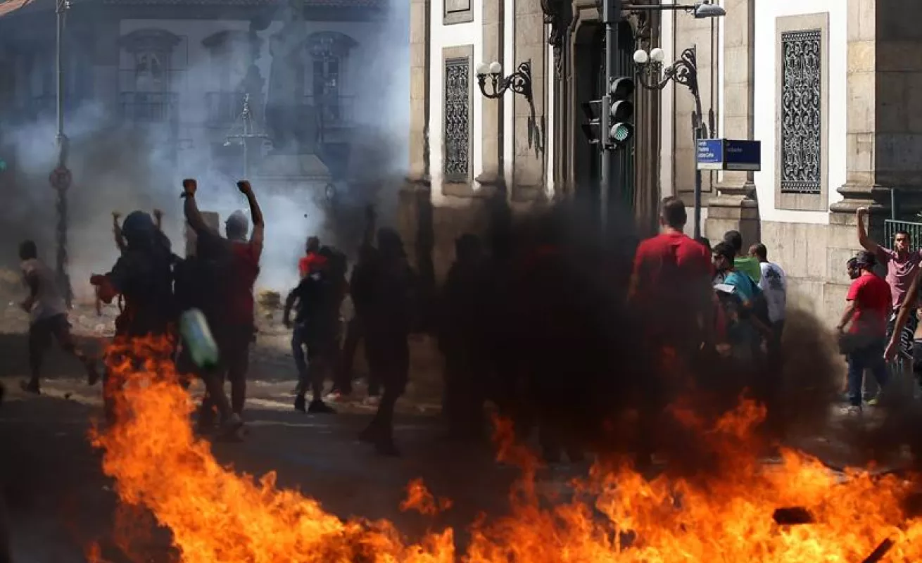 Protestan contra el "paquete de recortes"  del gobierno  Río de Janeiro
