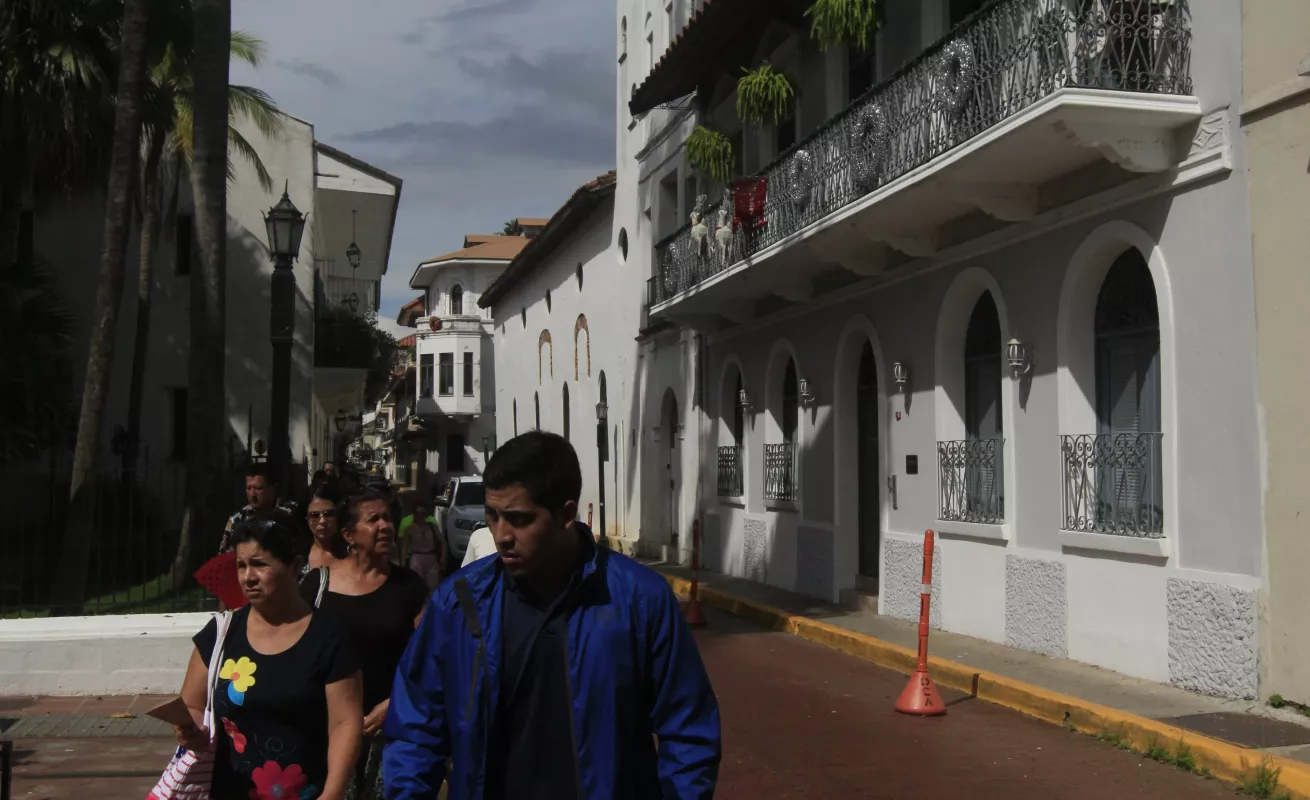 Turistas recorren el Casco Antiguo