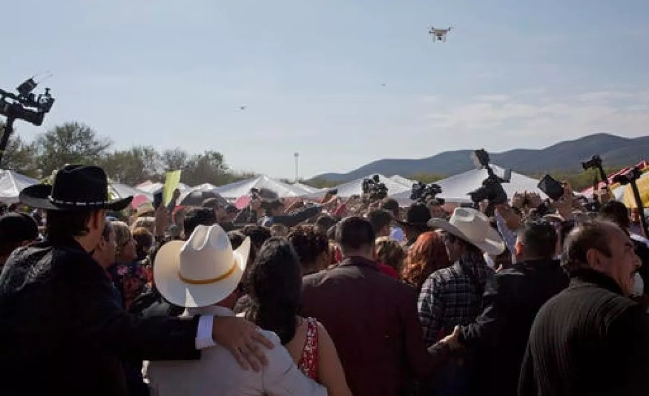 Rubí cumple 15 años y el mundo se entera