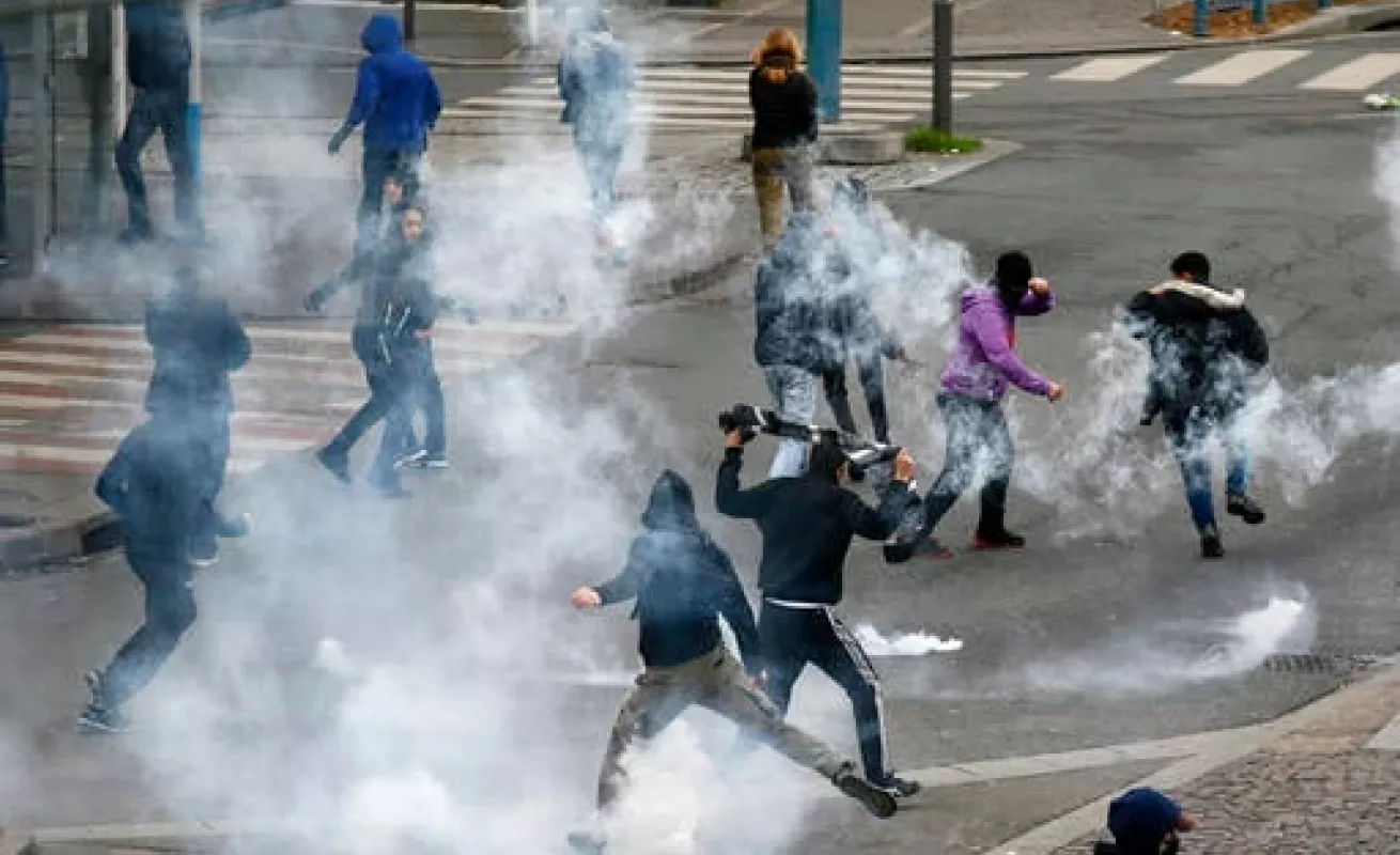 #GaleriaCri Parisinos se alzan contra la violencia policial