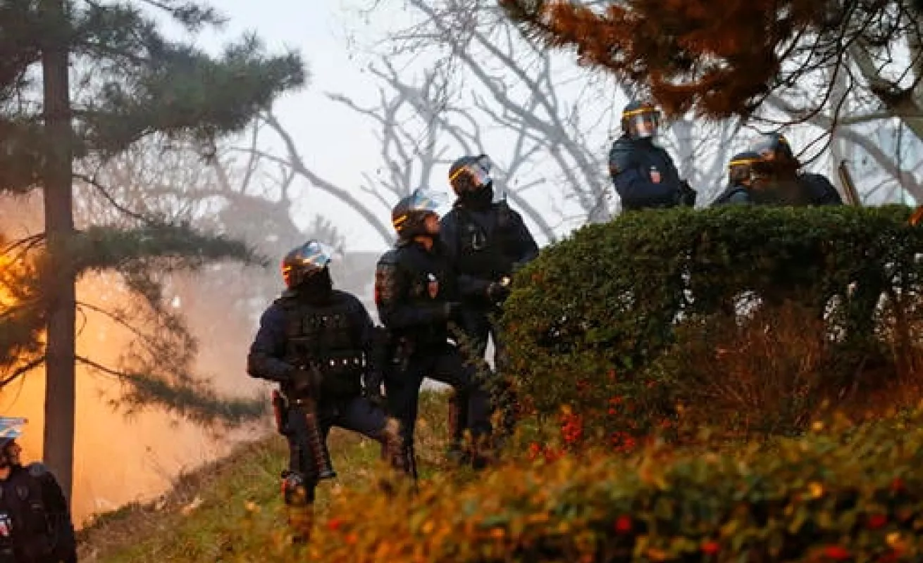 #GaleriaCri Parisinos se alzan contra la violencia policial