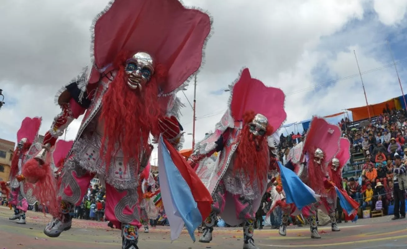 #GaleriaCri Desfile folclórico del carnaval en Bolivia