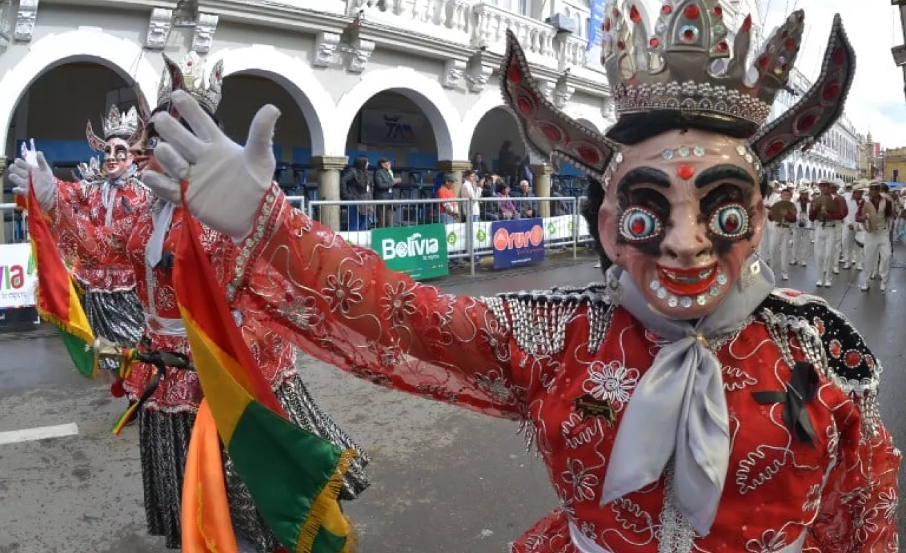 #GaleriaCri Desfile folclórico del carnaval en Bolivia