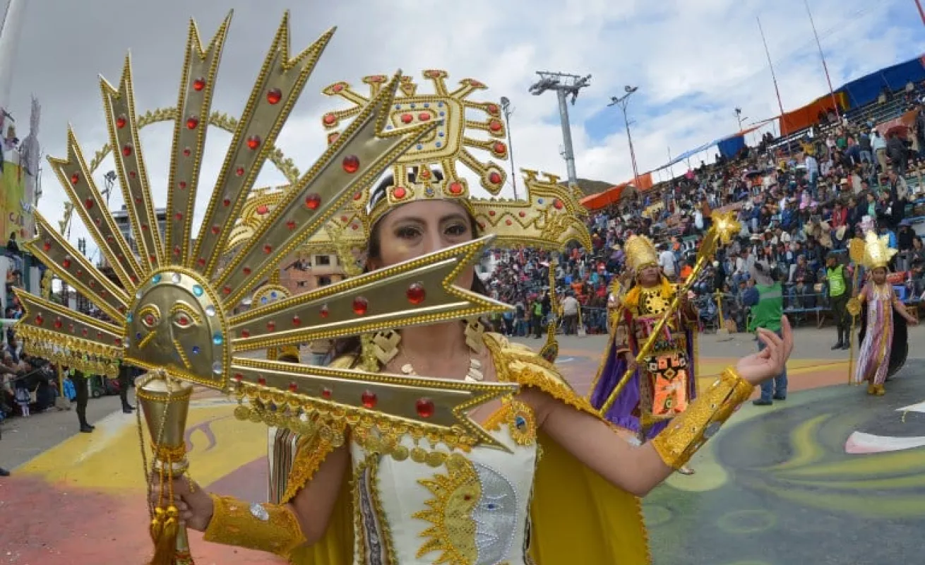 #GaleriaCri Desfile folclórico del carnaval en Bolivia