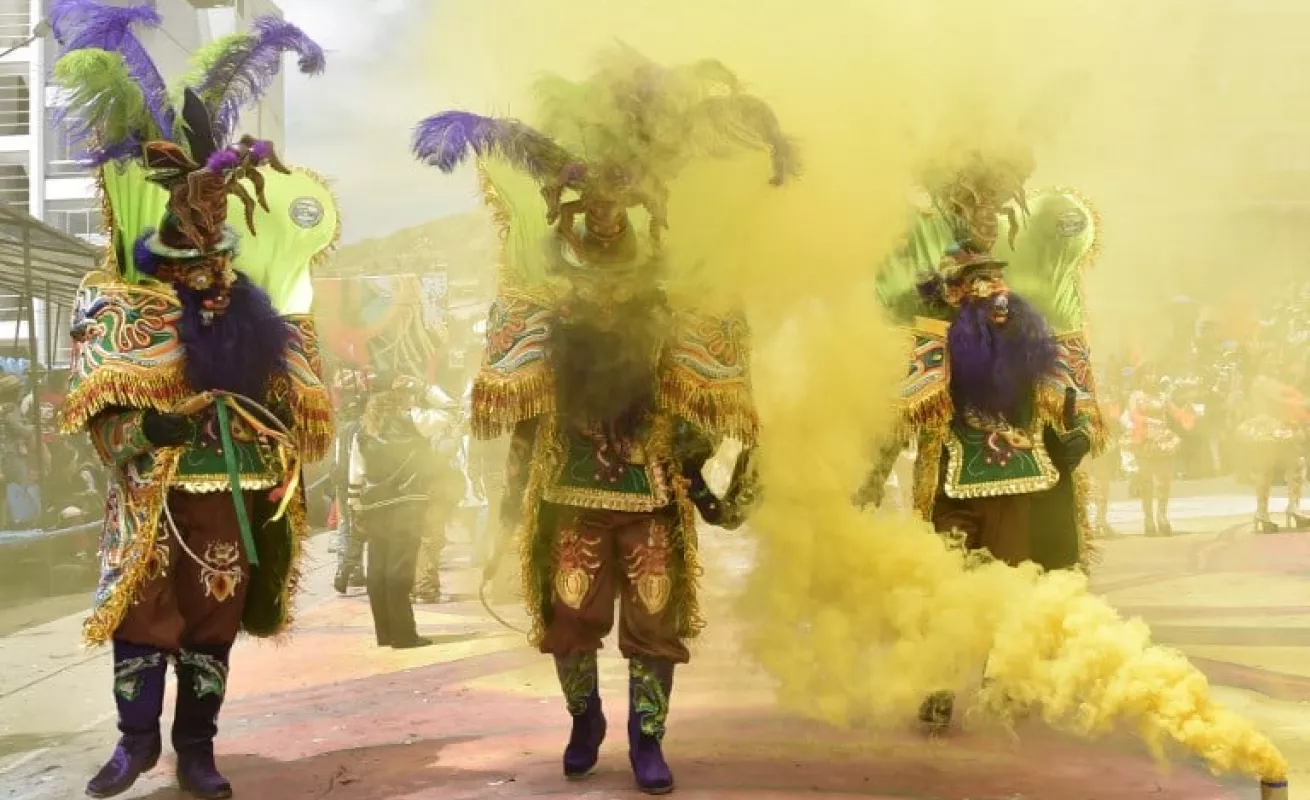 #GaleriaCri Desfile folclórico del carnaval en Bolivia