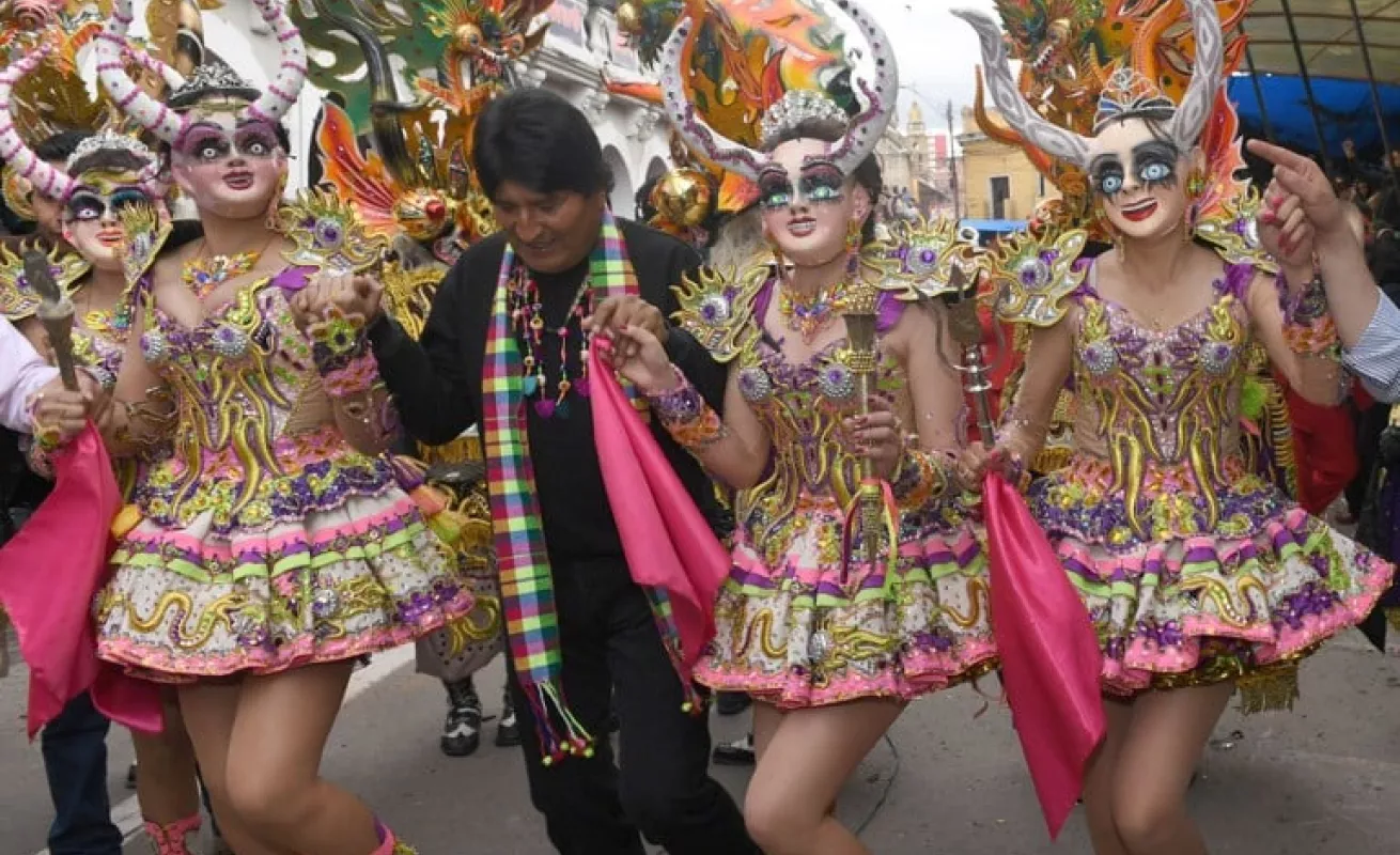#GaleriaCri Desfile folclórico del carnaval en Bolivia