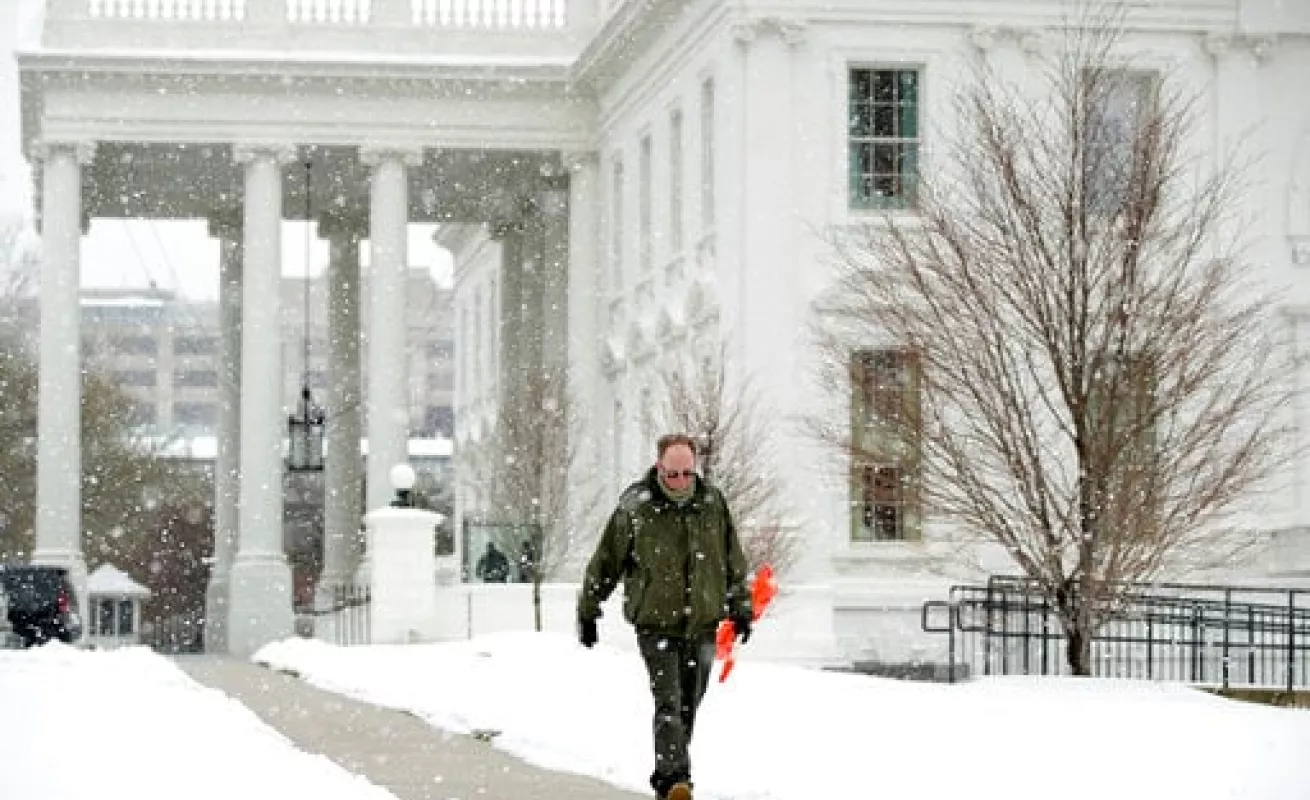 #GaleriaCri Stella cubre a Washington de blanco