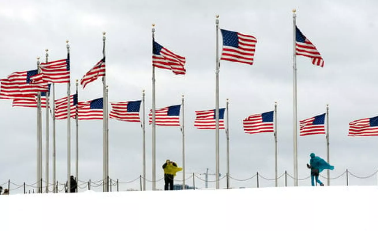 #GaleriaCri Stella cubre a Washington de blanco