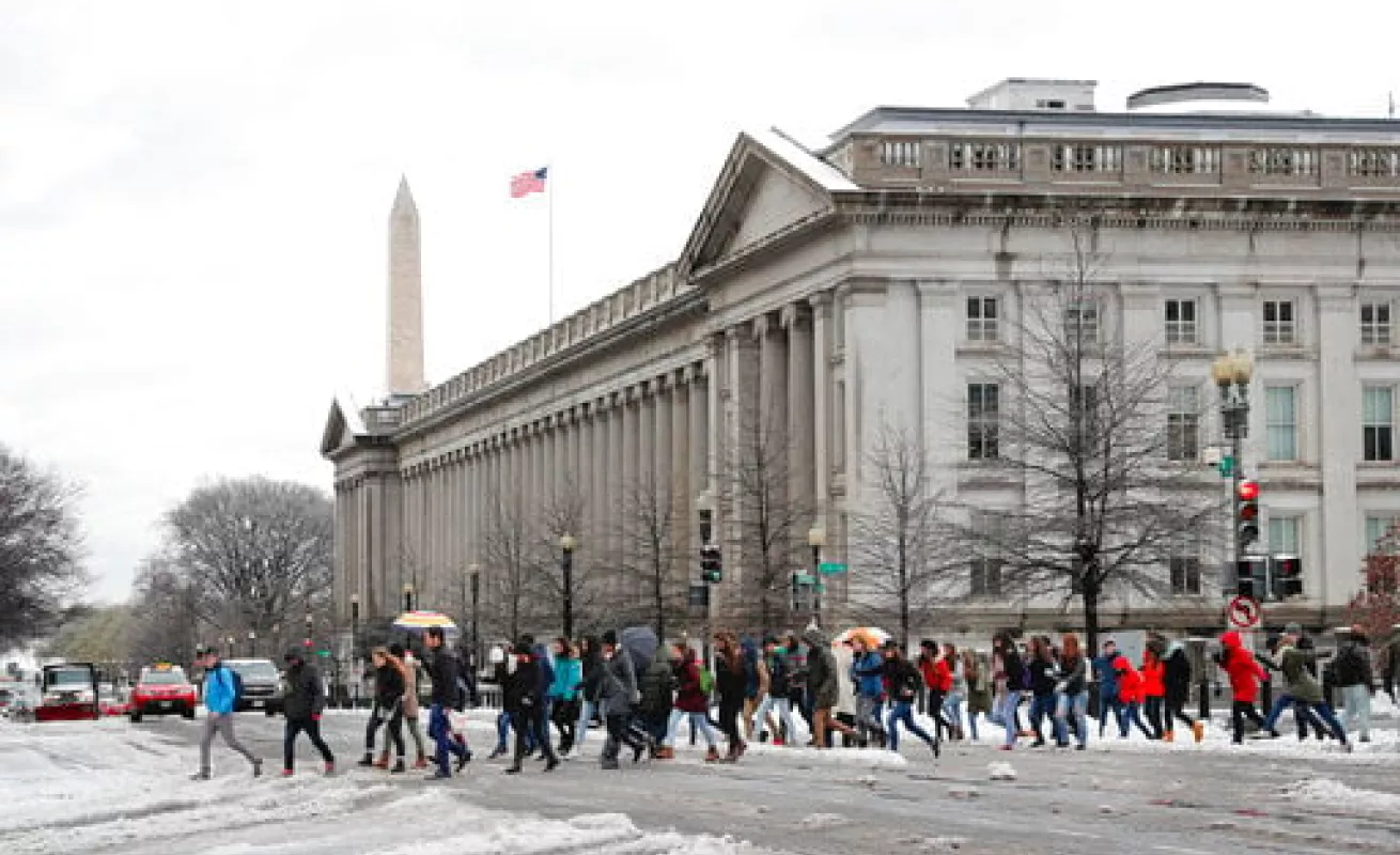 #GaleriaCri Stella cubre a Washington de blanco