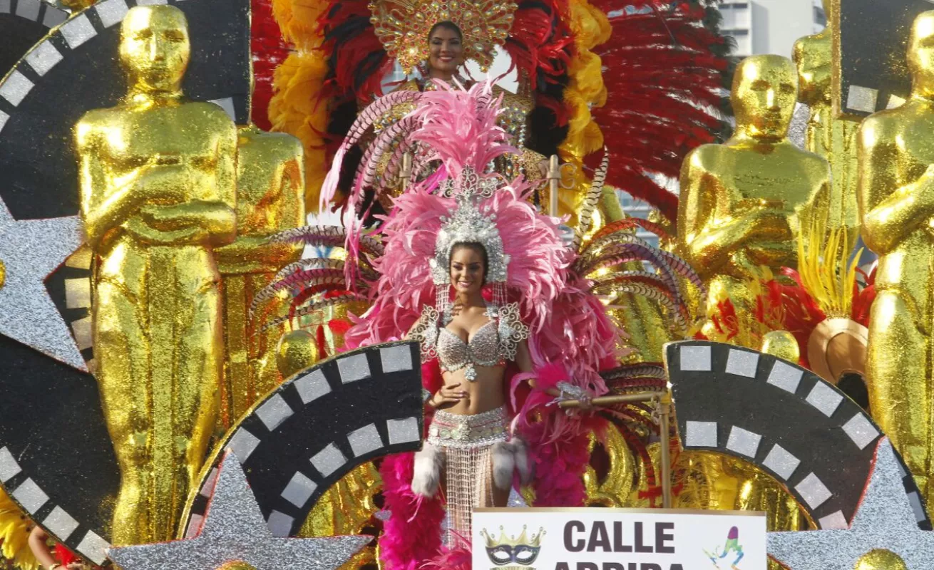 #GaleriaCri Vistoso desfile de reinas