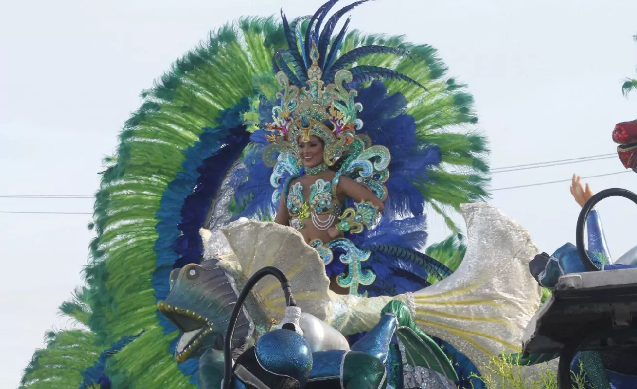 #GaleriaCri Vistoso desfile de reinas