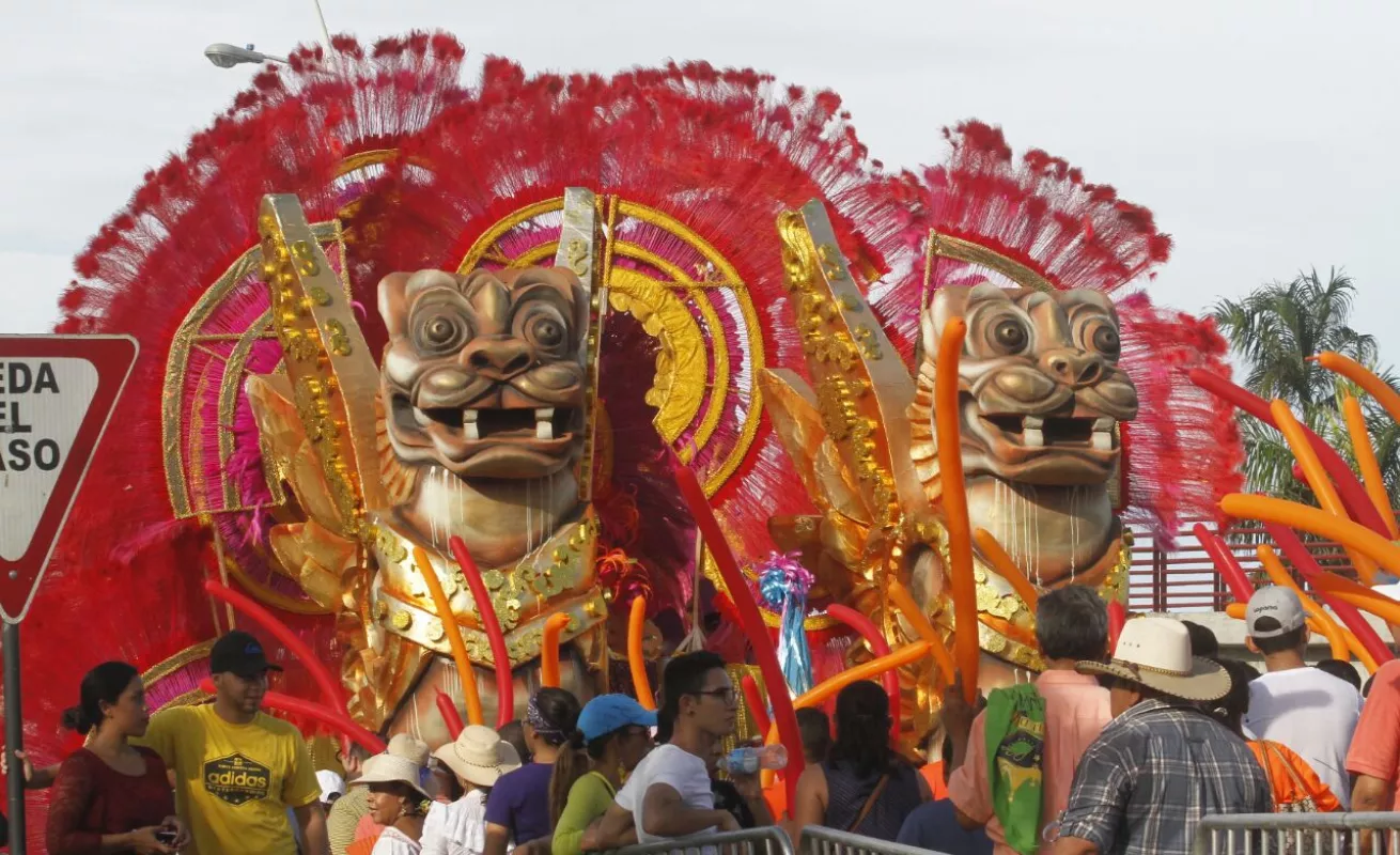 #GaleriaCri Vistoso desfile de reinas